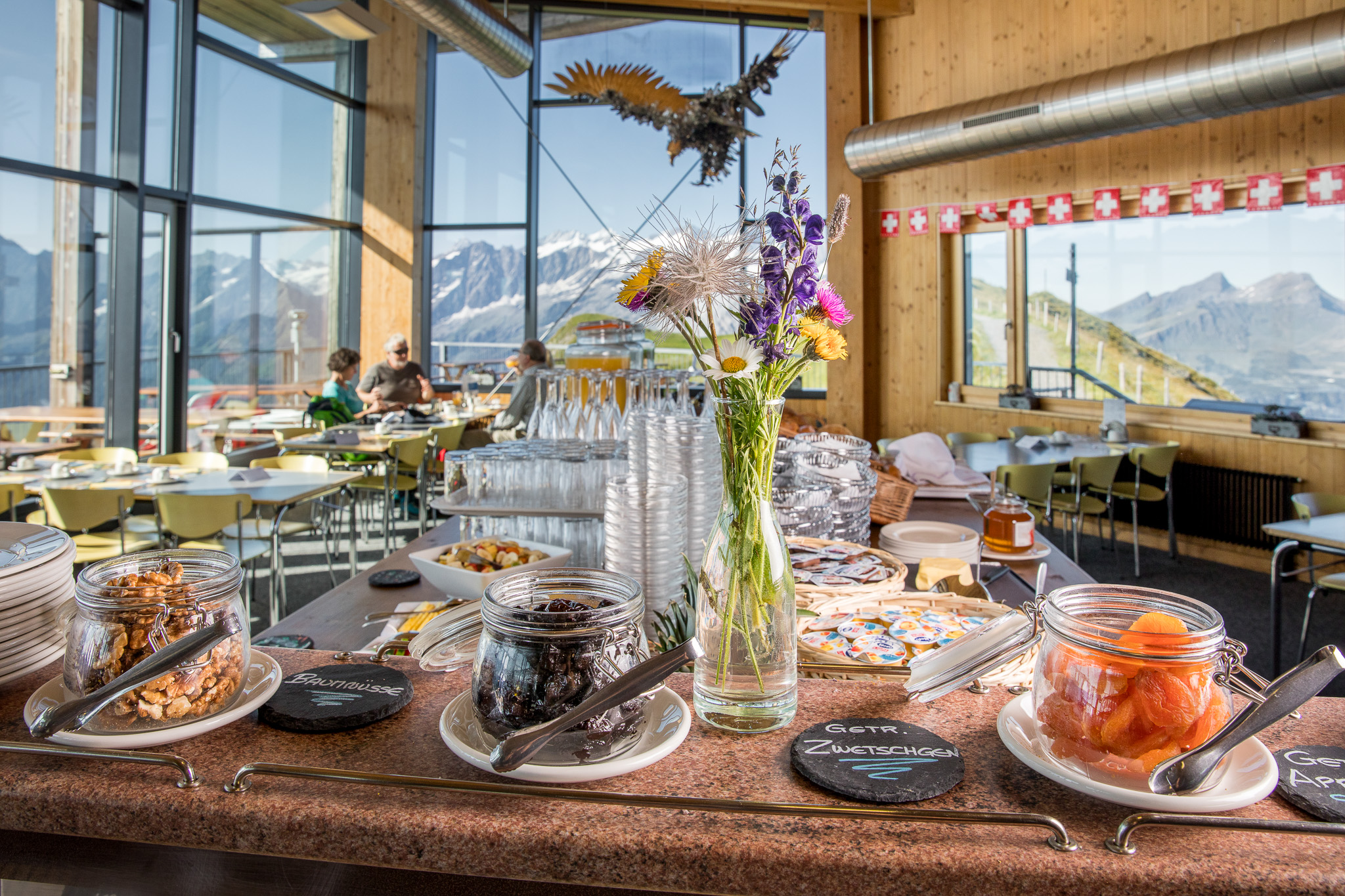 Weekend brunch spots with a scenic view